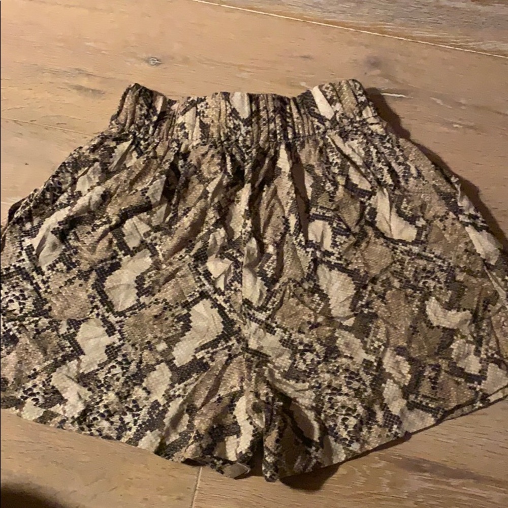 Snakeskin shorts - Picture 3 of 3